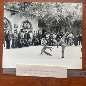 超大尺寸：1958年，陕西省武术队在延安枣园为贫下中农表演剑术