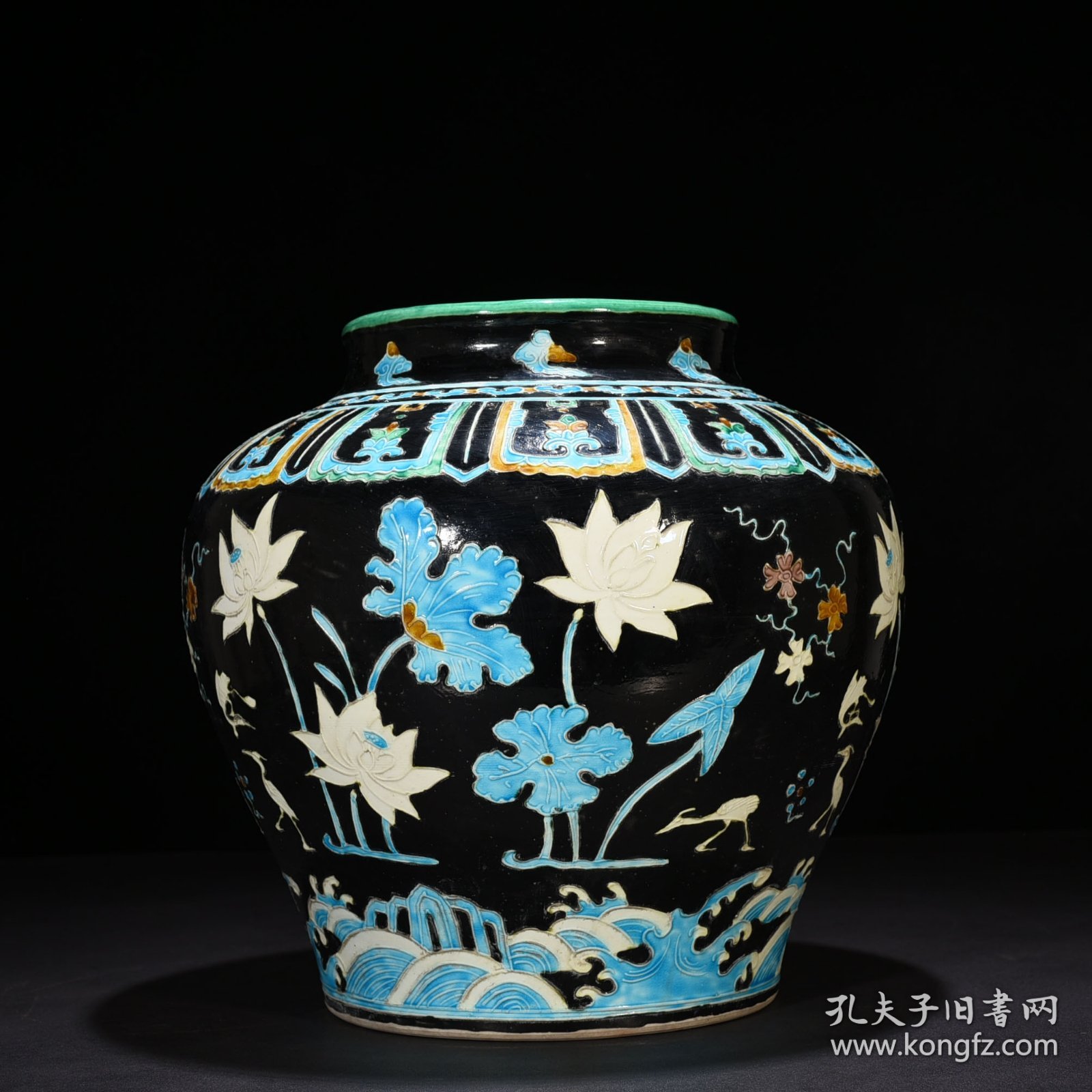 明永乐黑地珐华彩鹭莲纹罐 30*30厘米