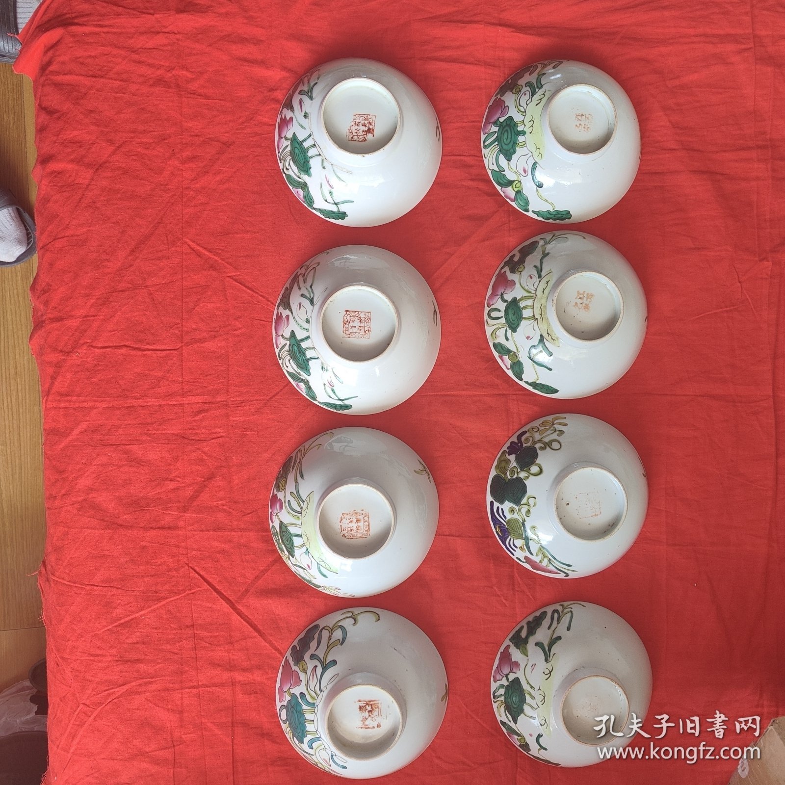 民国手绘花卉老瓷碗(八只合售)。
