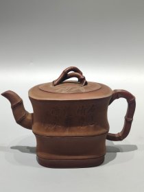 老珍藏，《顾景舟》底款，刻绘老紫砂壶一把，