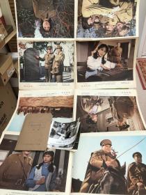 《佩剑将军》是长春电影制片厂拍摄的军事题材剧情片，由肖桂云、李前宽执导，王尚信、项堃主演，于1982年上映。该片以淮海战役为背景，海报两张及照片如图