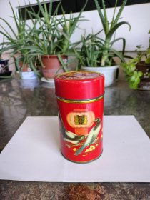 五六十年代漂亮的一个喜鹊登梅喜字灯笼花茶铁皮筒