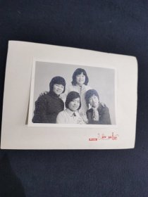 老照片：四姐妹合影