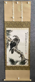 保真书画，哈尔滨老一辈书画名家，胡梅生《松鹰图》67×42cm，原装裱立轴。胡梅生，哈尔滨学院美术教授，中国书法家协会会员，原哈尔滨市书法家协会副主席。