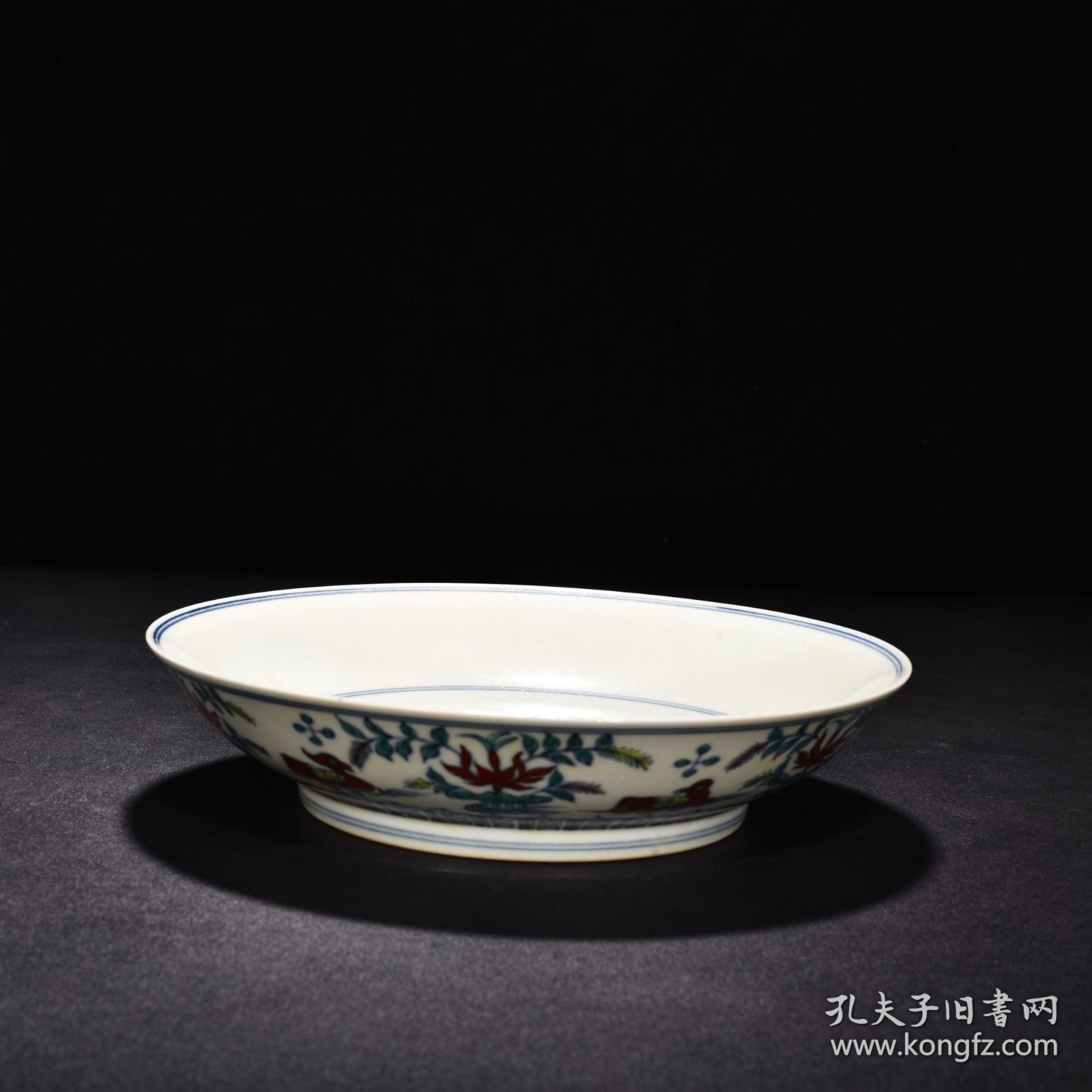 旧藏 明成化斗彩莲池鸳鸯纹盘 高4.8厘米 宽22.5厘米