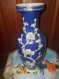 景德镇老厂建国瓷梅花瓶（一个）
