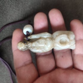 老和田玉好时猴手抓件.