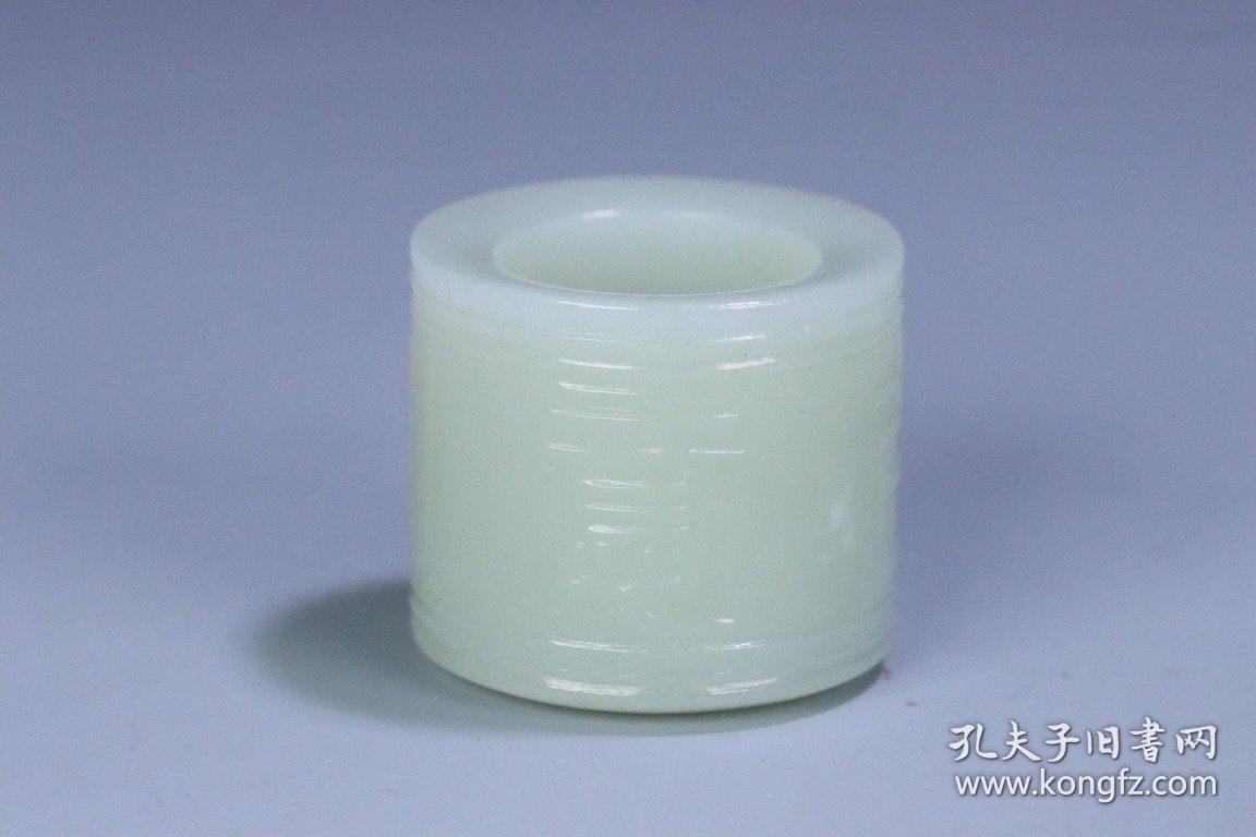 晚清 和田玉吉祥如意纹扳指。 规格：3.1*3.4*2.2cm 重47g