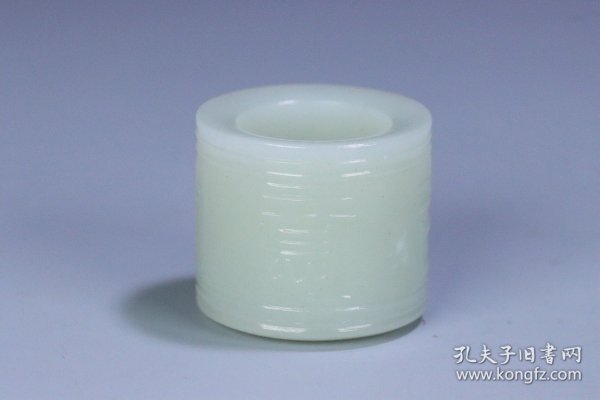 晚清 和田玉吉祥如意纹扳指。 规格：3.1*3.4*2.2cm 重47g
