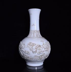 清王炳荣浮雕双龙戏珠纹赏瓶一对，40×25厘米