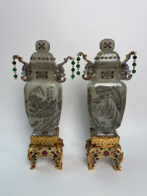 珍藏掐丝镶嵌和田玉四方花瓶一对 器型规整，纯手工雕刻线条流畅，绝美大气 高度:29.5cm，宽度:14.5cm，厚度:6.7cm，重量:675克685