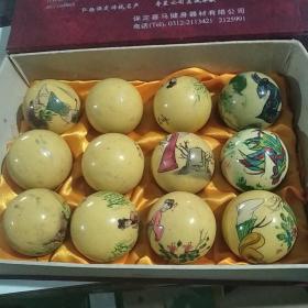 寿星牌中国文化礼品球，一对合售，其中一盒少一球。品佳，球在运动时有响声