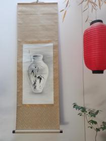 竹报瓶安图
​纸本水墨画立轴，茶挂装饰，画面尺寸66/34公分。
56823694