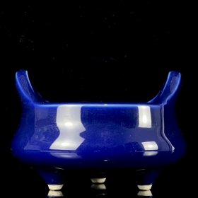 清乾隆祭蓝釉香炉。高8.5*12。D