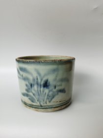 明·兰花纹·青花直筒香炉，发色沉稳渗入胎骨，直径13，高10.5厘米，一鸡爪纹会透（最后一图）余完整。