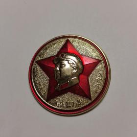 毛主席像章。四个伟大。背面字：南宁钢精厂革命委员会成立纪念，1968年3月7日。