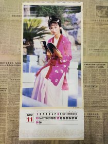 八十年代红楼梦老挂历画香菱扮演者陈剑月
品相如图，正反面都已拍图。