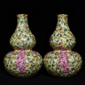 清乾隆黄地粉彩多子多福绶带葫芦瓶一对，高23厘米直径15厘米