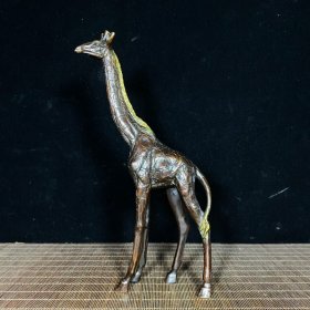 纯铜鎏金长颈鹿，高27厘米，长16厘米，重571克