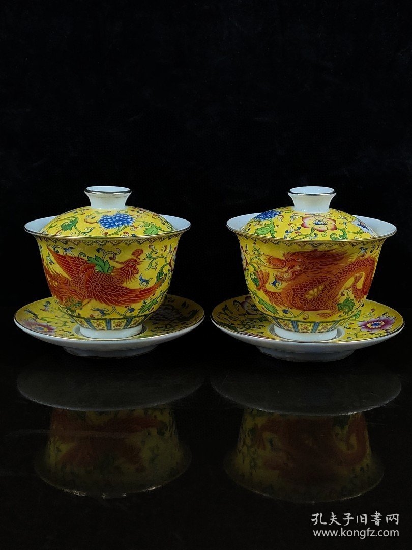 乾隆年制，珐琅彩龙凤纹茶杯