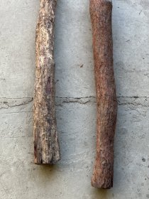 百年黄花梨老料，外表风化，花纹清晰，都是上等的原料，可扯珠子，可做雕件！