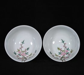 清雍正御制款珐琅彩桃林春燕纹碗一对,高7.3×15.3厘米