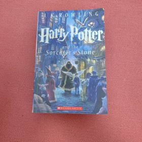 Harry Potter and the Sorcerer's Stone (Harry Potter Series, Book 1)