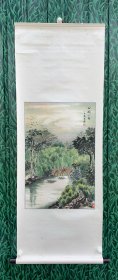 俞骥（1917一）：已故上海老画家，一生默默耕耘，从不宣传炒作。俞先生绘画特点鲜明，人物、山水、花鸟皆能。生前为上海老年书画协会会员