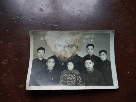 老照片 女教师和学生们1957元旦合影