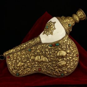 西藏寺院收老纯手工打造天然左旋海螺包铜皮鎏金镶嵌宝石法螺重1822克 长42厘米 宽46厘米