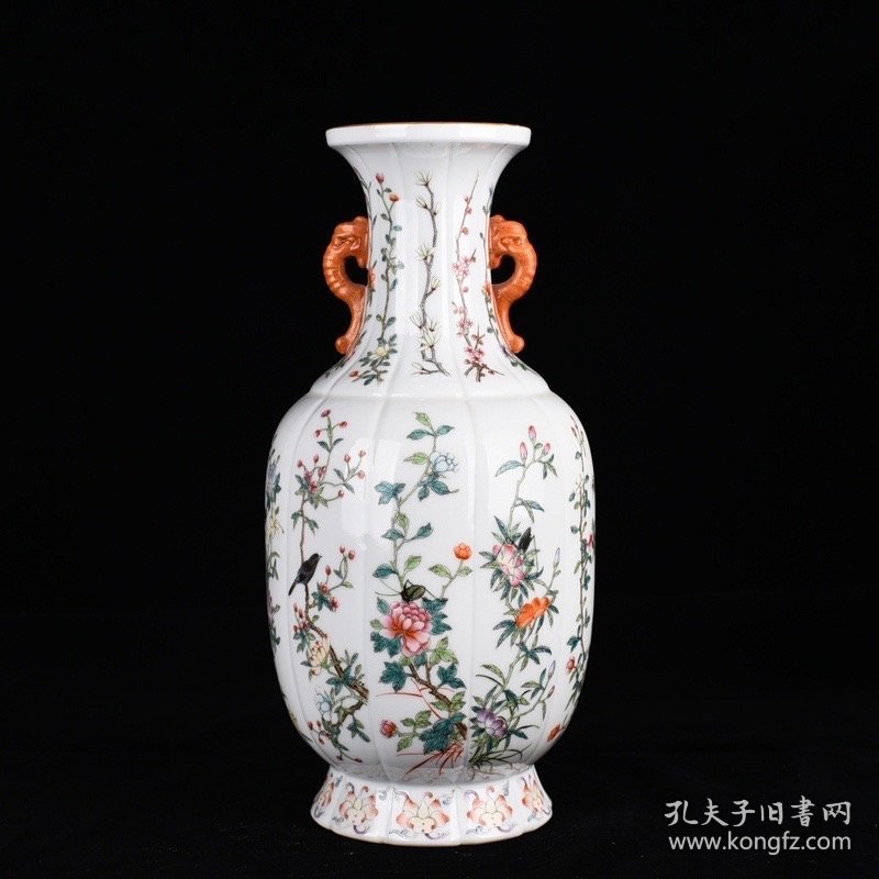 乾隆粉彩花卉草虫纹双耳瓶 38*21