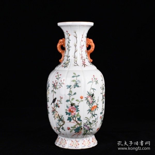 乾隆粉彩花卉草虫纹双耳瓶 38*21