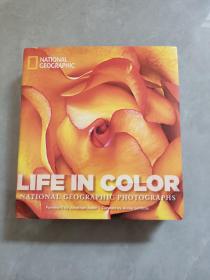 Life in Color: National Geographic Photographs  彩色生活：国家地理照片