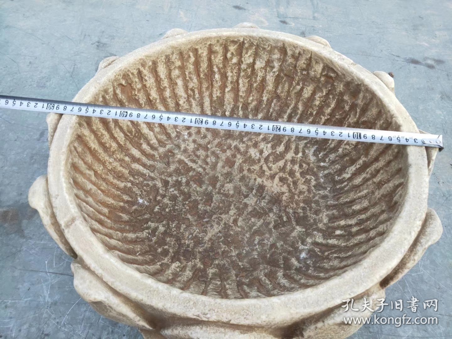 清代汉白玉莲花盆 包浆老辣，样式精美，品相如图