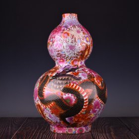 清乾隆刻雕鎏金五彩龙凤花卉纹葫芦瓶规格41.5*24厘米