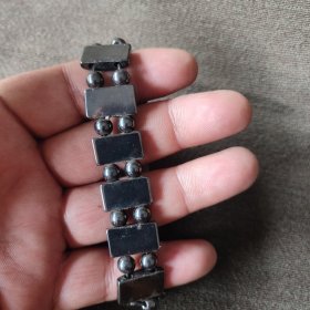 一串磁石手联。