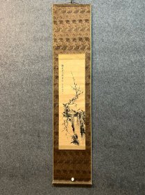 古笔梅花小鸟图，清代，【高桥草坪】 
1802 - 1833（享和二~天保四）32岁。名雨，字 泽民，通称元吉，箓崎小竹之婿，丰后国（今大分县）生 人。自幼好画，19岁入田能村竹田门下学画。长于山 水、花卉、翎毛。作品有《耶马溪图卷》、《溪山探梅图》 等，著有《草坪画式》