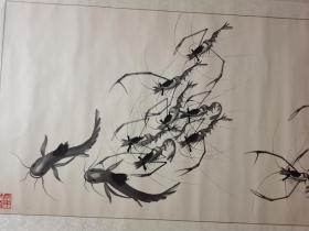 齐仁来，1931年生于白石故乡，系世界文名人、国际和平奖获得者、国画巨匠齐白石的嫡亲传人，白石大师第八孙。他从小便随父亲齐子茹、祖父白石老人学画，几十年来，精攻齐派艺术，并吸取各家之长， 他擅长画菊花、寿桃、猫、蝴蝶、蜻蜓、蝉、小鸡，将大写意花卉与微毫毕现的草虫有机融会在一起，其所作花鸟设色雅丽、生机盎然。他画的虾颇得白石老人之法，极具透明感和笔墨韵味，被人称为“小白石”。作品保真