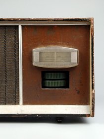 六十年代【最高指示标牌】天鹅收音机，胶木板机外壳，全品完整无修，可响。品相极好！