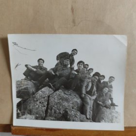 老照片 : 会当凌绝顶，一览众山小(14cmx11cm)
