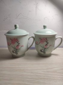 茶杯2个(景德镇绿釉粉彩梅花茶一对)