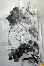 曹忆南精品画作，曹忆南，现为北京诗词、书画多个协会之成员。
欣赏曹忆南的积墨山水画，造化在手，心远无穷，质沿古意，文变今情。独辟蹊径，堪为上品。给人既气势磅礴又耐人寻味的感觉。生在北京，长在北京，生活在北京的曹忆南对北方的山山水水情有独钟，笔下创作的全是北派山水。
或许是他气质性情所致，或许是他经历得太多，自然的山川、河流、树石、云烟、村舍在他的眼中是那样的质朴平易、和谐安详。