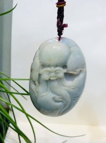 出口创汇时期 ：天然翡翠老寿星公手把件！保真天然翡翠原色整雕！把玩尺寸手感极好！重200克！寿桃寿星公造型 寓意好！老翡翠收藏把玩精品！