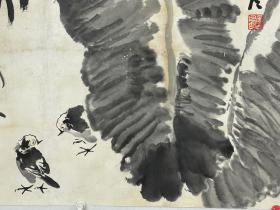 鲁 风    122/82   托片
   1939年生于山东鄄城，原名杨守森。中国花鸟画家。1964年毕业于贵州大学艺术系。从事工艺美术设计16年，1980年成为专业画家。曾先后在国内外发表作品近千幅，在贵州、宁夏、天津、高雄、山东、北京等地举办个展。作品入选全国六、七、八届美展。有《鲁风花鸟画集》两种发行。现为贵州省政协八届委员、贵州美协副主席、贵州花鸟画研究会会长、