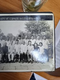 我们在李士连老师耐心教导下练习太极拳1960年