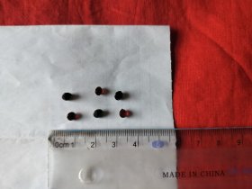 清代镶头饰用宝石六颗。.