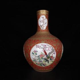 《精品放漏》全品相清瓷器收藏 清乾隆：珐琅彩鎏金浮雕开光花鸟纹天球瓶一对
高宽：57*35cm