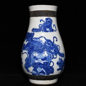 明青花狮子滚绣球纹瓶，高43cm直径26cm