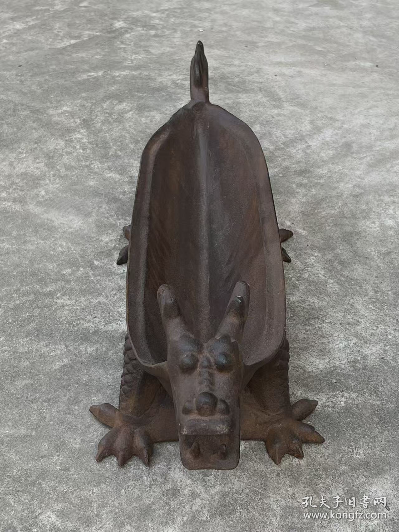 旧藏 铸铁【中醫 龍形藥碾】，个体硕大、腹侧部“大清乾隆三年造”字样，尺寸重量如图！