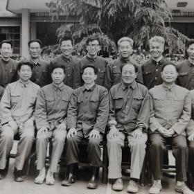 1984年金坛县第八届人大常委会第二十一次会议合影
